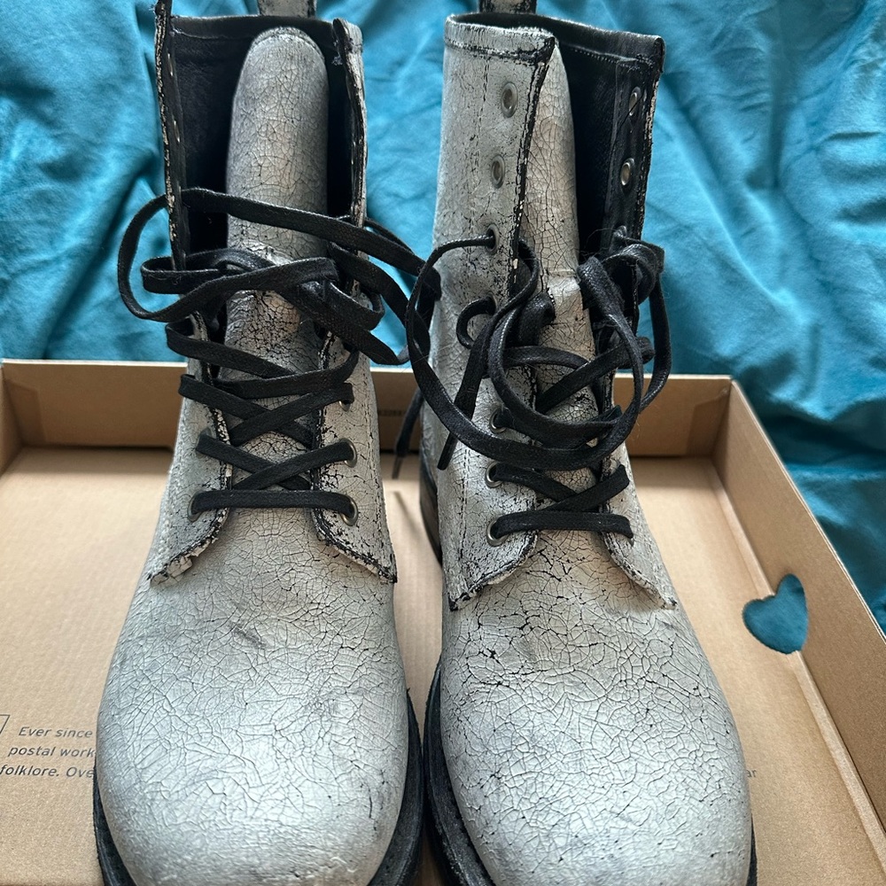 FRYE Veronica Combat Boots Distressed White Women’s Size 8 - Picture 6 of 8